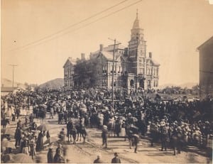 A huge crowd gathers for the second funeral of John Sevier. His remains were exhumed from the original grave in Alabama and interred next to the Knox County Courthouse. Photograph courtesy of the Tennessee State Library and Archives.