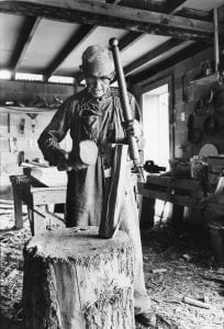 Alex Stewart uses a mallet and froe to split wood. Photograph by Robert Kollar, courtesy of the Museum of Appalachia.